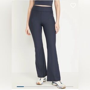 TWO PACK Old Navy Extra High-Waisted Powersoft Flare Leggings - Black and Navy